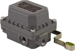 Square D - 4 NEMA Rated, DPST, Float Switch Pressure and Level Switch - 575 VAC, Line-Load-Load-Line Terminal - All Tool & Supply