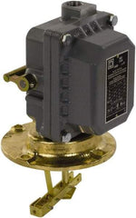 Square D - 4 NEMA Rated, DPST, Float Switch Pressure and Level Switch - 575 VAC, Line-Load-Load-Line Terminal - All Tool & Supply