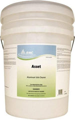 Rochester Midland Corporation - 5 Gal Pressure Washing Cleaner/Degreaser - Pail, Alkaline Formula - All Tool & Supply