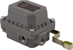 Square D - 4 NEMA Rated, DPST, Float Switch Pressure and Level Switch - 230 VAC, Line-Load-Load-Line Terminal - All Tool & Supply